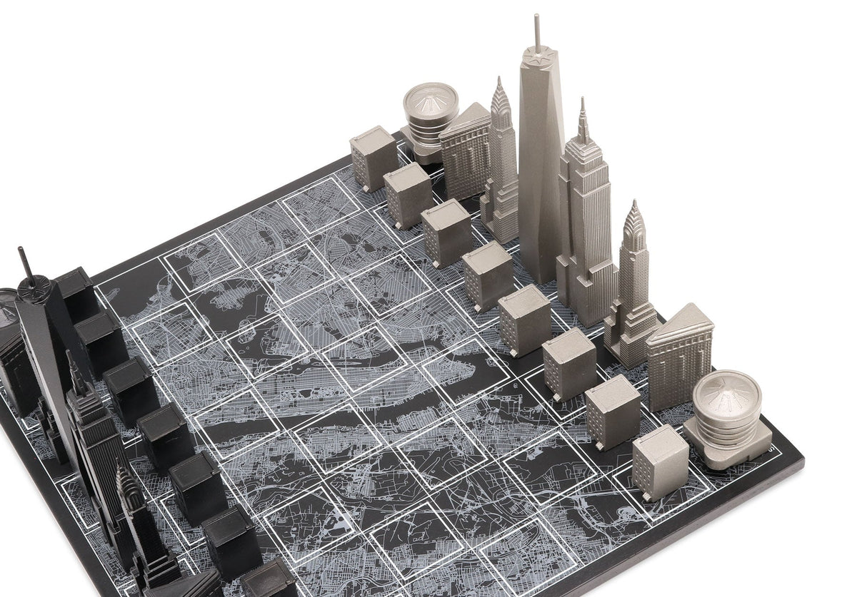 The New York City Chess Set - Stainless Steel Edition/ City map
